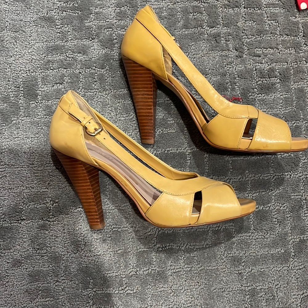 Nine West yellow shoes
